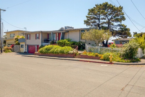 Seaside Family Retreat image 19